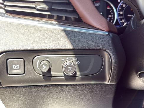Used 2020 Buick Enclave Avenir w/ Avenir Technology Package FWD image 13