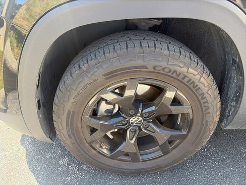 Used 2024 Volkswagen Atlas Peak Edition SE image 15