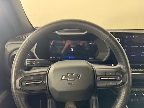 Used 2025 Chevrolet Colorado Trail Boss AWD/4WD image 16