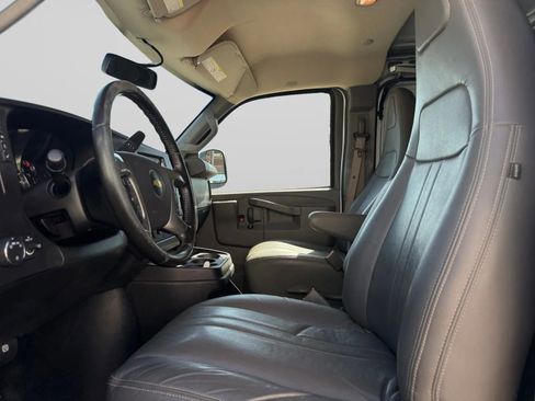 Used 2017 Chevrolet Express 2500 RWD image 17