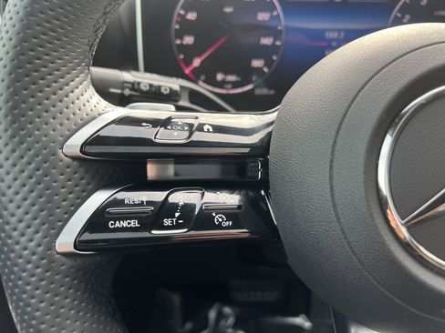 Used 2025 Mercedes-Benz GLC 300 4MATIC image 19