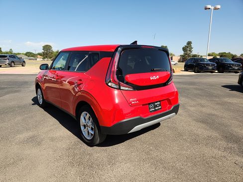 Used 2024 Kia Soul LX w/ Option Group 015 FWD image 5