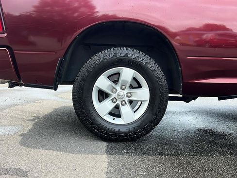 Used 2017 RAM 1500 Express RWD image 23