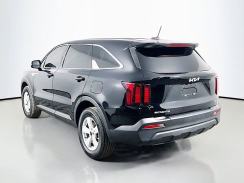 Used 2023 Kia Sorento LX image 7