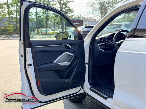 Used 2025 Audi Q3 2.0T Premium w/ Convenience Package image 23