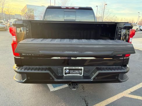 Used 2022 Chevrolet Silverado 1500 ZR2 w/ Technology Package image 11