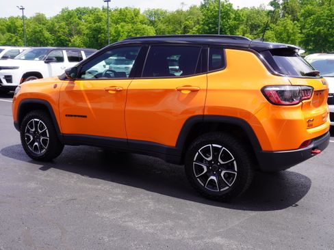 Used 2026 Jeep Compass Trailhawk AWD/4WD image 8
