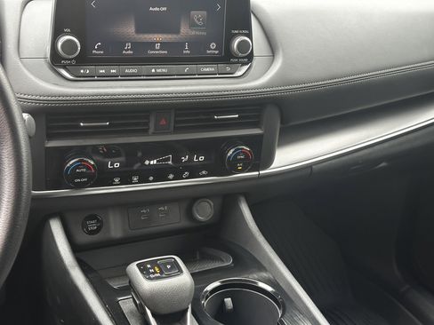 Used 2024 Nissan Rogue SV FWD image 18