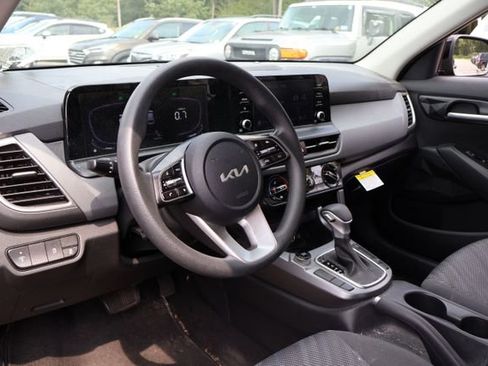 Used 2024 Kia Seltos LX AWD/4WD image 12