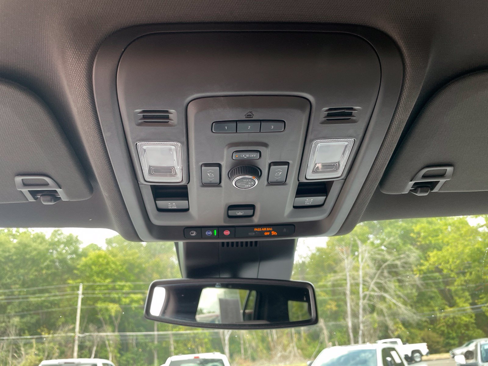 Used 2024 GMC Yukon SLT w/ SLT Premium Package RWD image 23