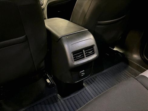 Used 2019 Chevrolet Equinox LS image 29