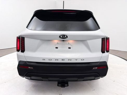 Used 2021 Kia Sorento LX image 14