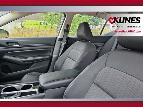 Used 2024 Nissan Altima 2.5 SV FWD image 29