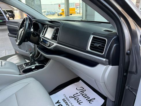 Used 2018 Toyota Highlander Limited image 27