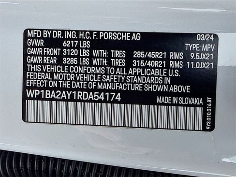 Certified 2024 Porsche Cayenne Coupe image 12