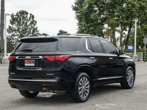 Used 2022 Chevrolet Traverse Premier FWD image 9