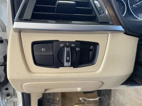 Used 2015 BMW 320i xDrive Sedan AWD/4WD image 11