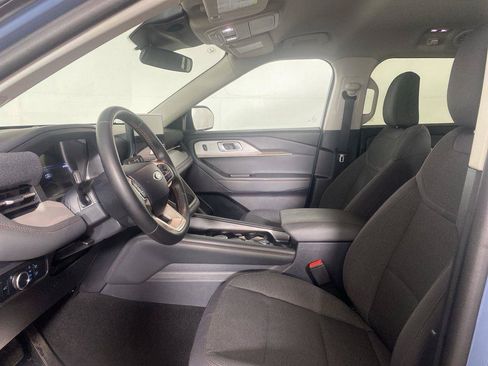 Used 2025 Ford Explorer Active AWD/4WD image 13