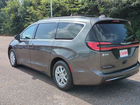 Used 2022 Chrysler Pacifica Touring-L FWD image 7