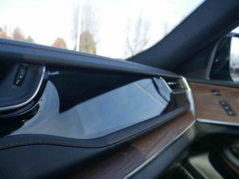 Used 2025 Jeep Grand Cherokee L Summit w/ Advanced Protech Group IV image 38