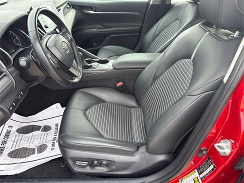 Used 2024 Toyota Camry SE image 19