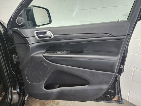 Used 2021 Jeep Grand Cherokee Laredo X AWD/4WD image 32