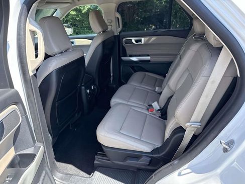 Used 2020 Ford Explorer XLT w/ Equipment Group 202A RWD image 10
