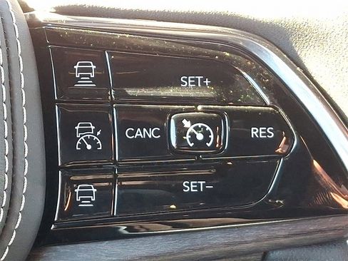 Used 2024 Jeep Grand Cherokee Overland w/ Luxury Tech Group IV image 22