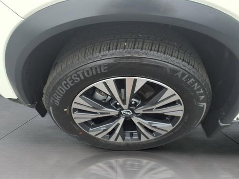 Used 2023 Nissan Rogue SV image 9