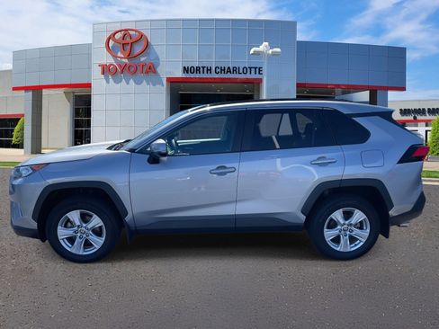 Used 2021 Toyota RAV4 XLE w/ Convenience Package image 5