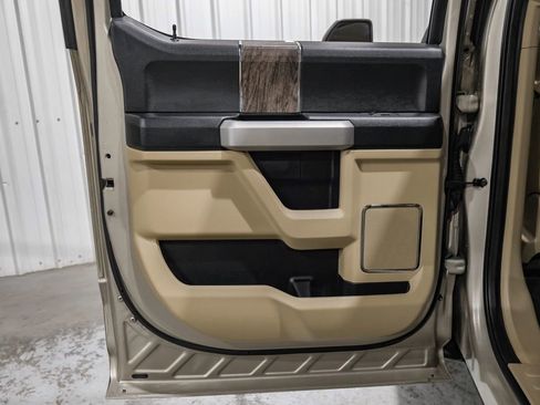 Used 2017 Ford F250 Lariat w/ Chrome Package image 46