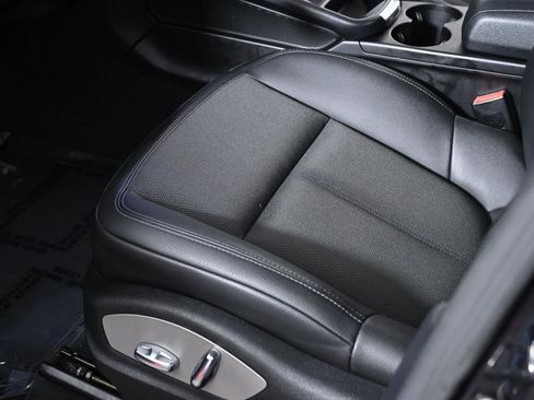 Used 2022 Porsche Macan image 21