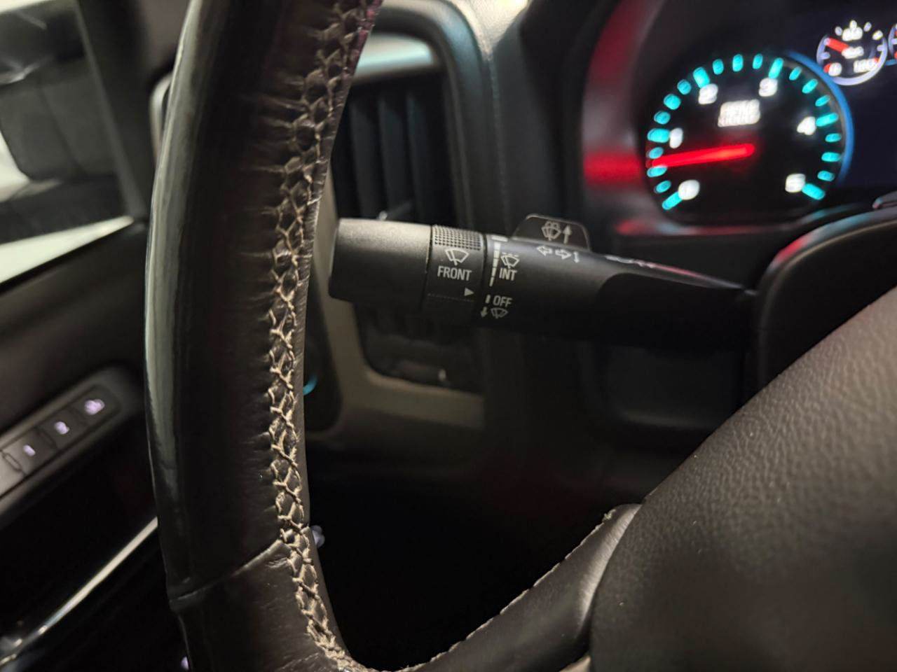 Used 2018 GMC Sierra 2500 Denali w/ Suspension Package, Off-Road AWD/4WD image 32
