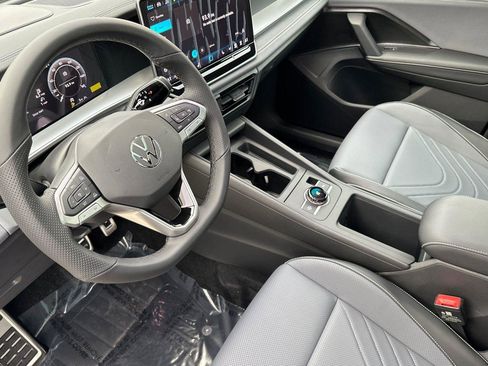 New 2026 Volkswagen Tiguan SE R-Line image 9