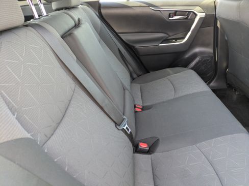Used 2021 Toyota RAV4 XLE w/ Convenience Package FWD image 13