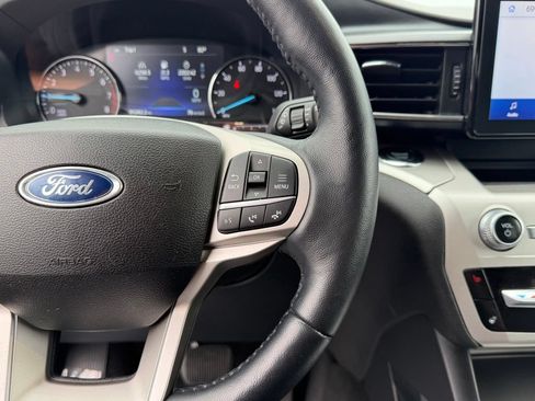 Used 2022 Ford Explorer XLT w/ Equipment Group 202A AWD/4WD image 29