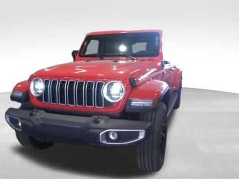 Used 2025 Jeep Wrangler Unlimited Sahara AWD/4WD image 4