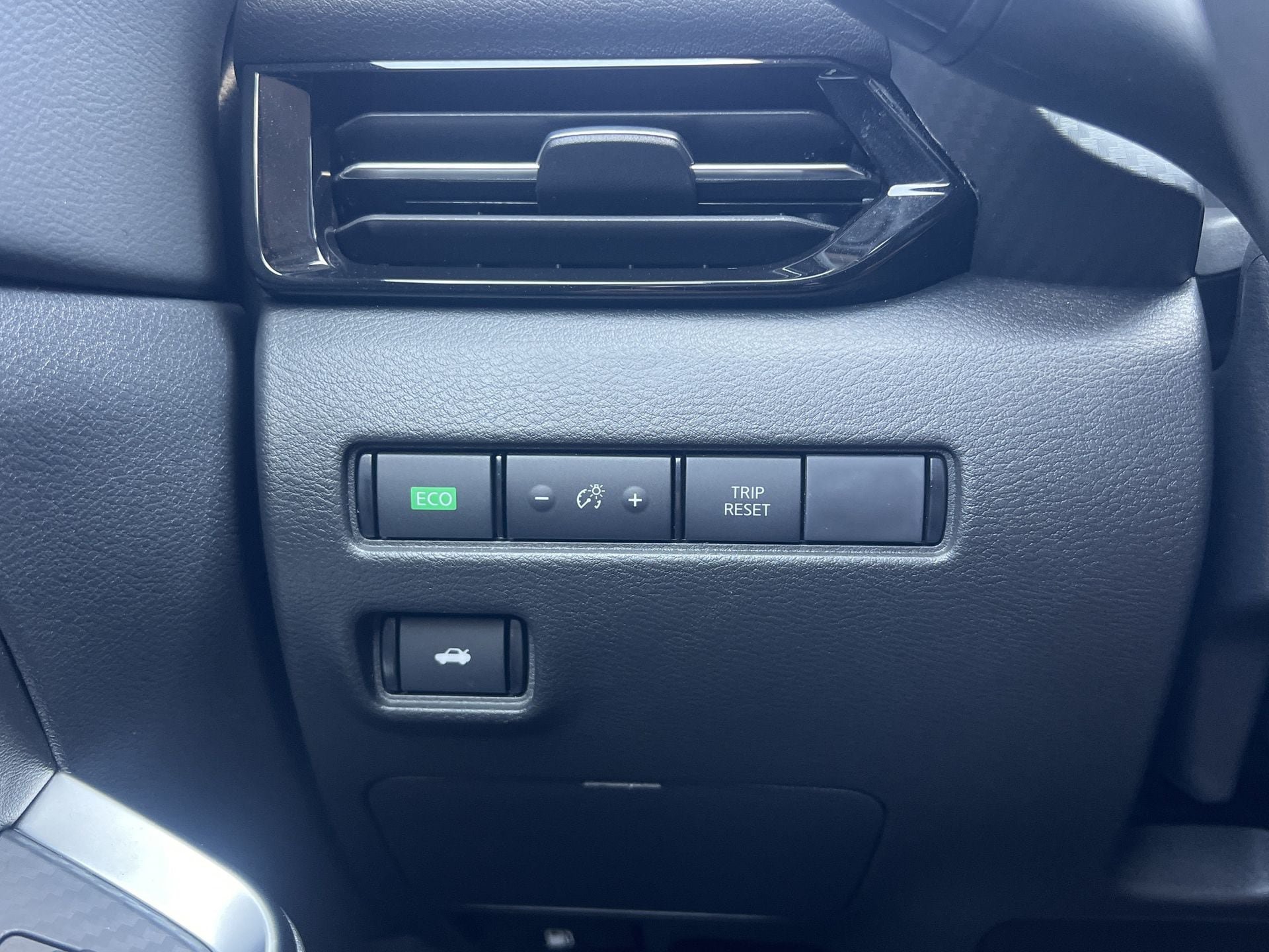Used 2025 Nissan Sentra SR FWD image 13