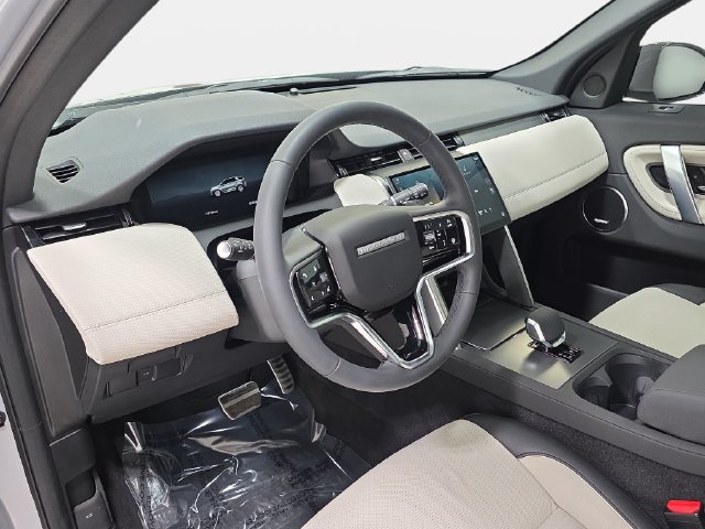 Used 2026 Land Rover Discovery Sport Landmark AWD/4WD image 16