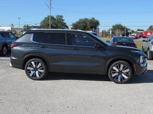 New 2025 Mitsubishi Outlander SEL image 2