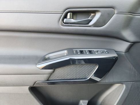 New 2025 Nissan Pathfinder SV image 18