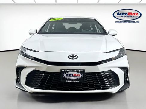 Used 2025 Toyota Camry SE w/ Convenience Package FWD image 6