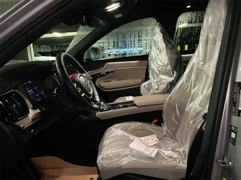 New 2026 Volvo XC90 B5 Core w/ Protection Package image 10