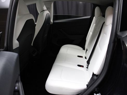 Used 2023 Tesla Model Y Long Range image 21