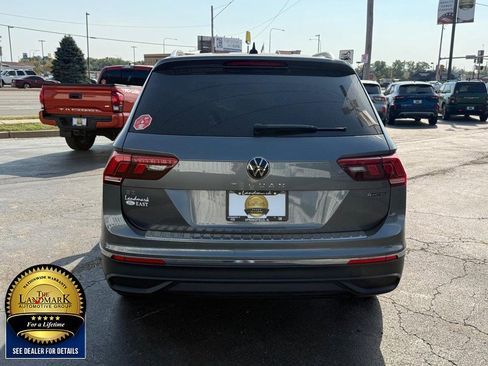 Used 2022 Volkswagen Tiguan SE w/ Panoramic Sunroof Package image 7