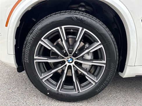 Used 2022 BMW X5 sDrive40i w/ M Sport Package image 9