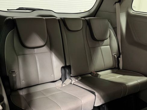 Used 2017 Kia Sedona LX w/ LX Essentials Premium Package image 19