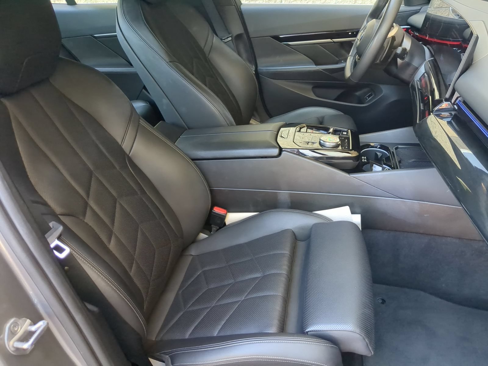 Used 2024 BMW 530i RWD image 28