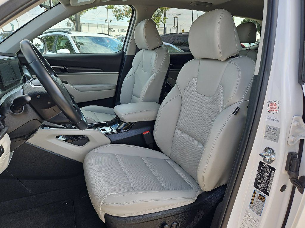 Used 2025 Kia Telluride S FWD image 25