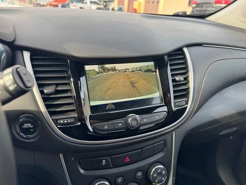 Used 2018 Chevrolet Trax LT w/ LT Convenience Package image 18